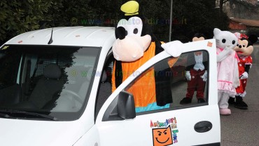 Pippo-arriva-alla-festa